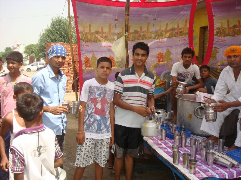 ਠੰਡੇ ਮਿੱਠੇ ਜਲ ਦੀ ਛਬੀਲ ਲਗਾਈ ਗਈ