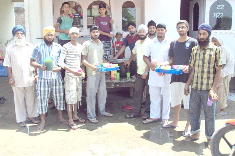 ਠੰਡੇ ਮਿੱਠੇ ਜਲ ਦੀ ਛਬੀਲ ਲਗਾਈ ਗਈ